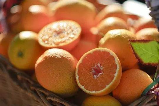 玻璃晴朗橘子辉煌含义  玻璃晴朗橘子辉煌是什么意思