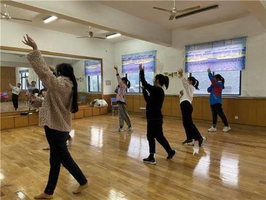 谈体育舞蹈教学中音乐的有效运用论文范文 体育舞蹈教学论文范文